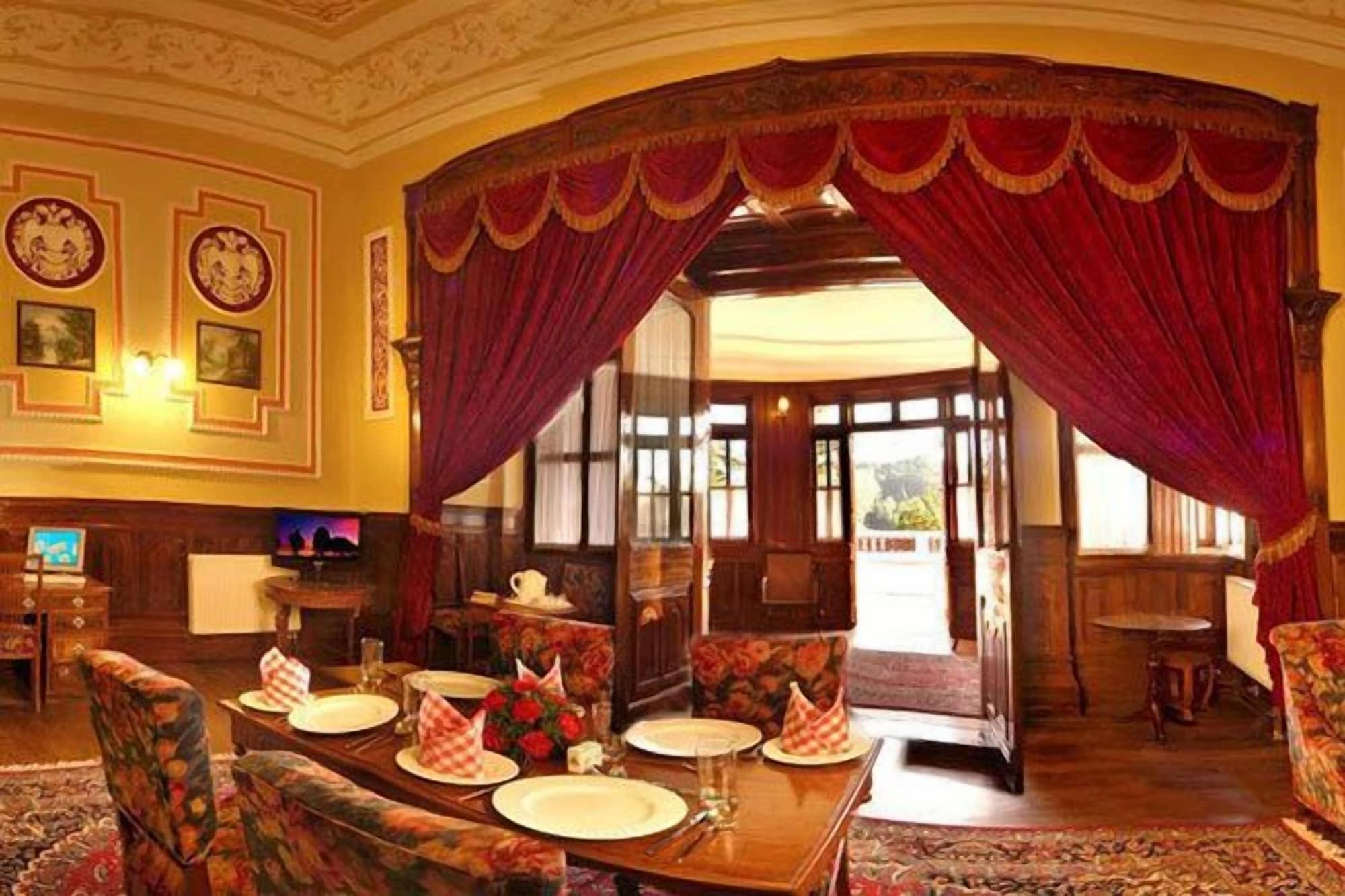 Welcomheritage Fernhills Royal Palace Ooty Kültér fotó