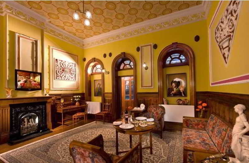 Welcomheritage Fernhills Royal Palace Ooty Kültér fotó